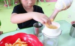 幼儿榨果汁过程（幼儿榨果汁过程视频）