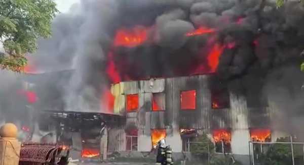 某工厂在生产过程（某工厂在生产过程中发生火灾致三人伤亡）-图1