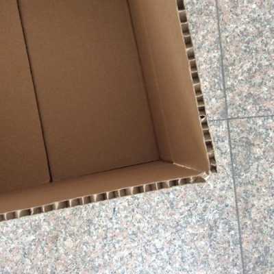 纸箱粘板过程（纸箱粘贴方法）-图1