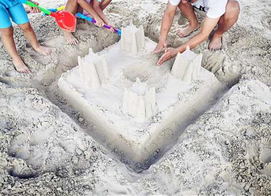 沙子堆城堡过程（用沙子堆城堡的时候,沙子呈现什么状态更容易成型?）-图2