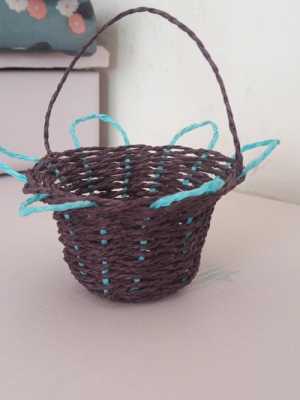 纸绳编织篮子制作过程（用纸编织篮子教程）-图1