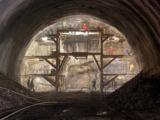 隧洞开挖过程（隧洞开挖过程中停止开挖,掌子面封闭问题）-图3
