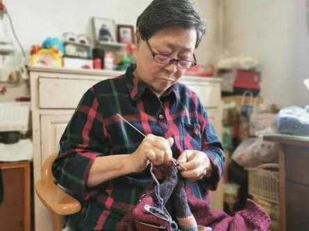 奶奶织毛衣过程细节（奶奶怎么织毛衣）-图2