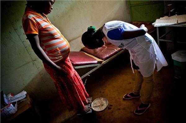 非洲女人分娩真实过程（非洲分娩视频实景）-图3